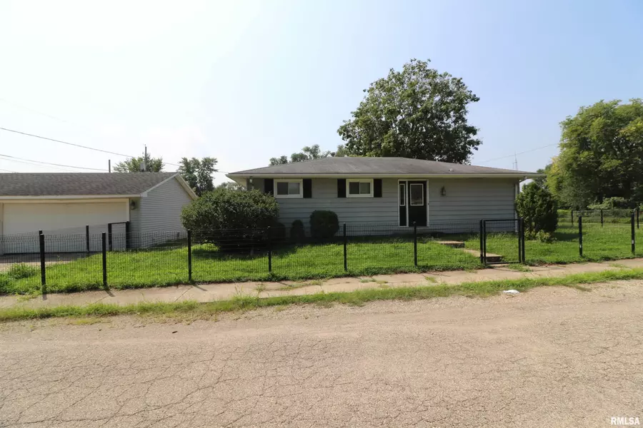 114 1ST ST, South Pekin, IL 61564