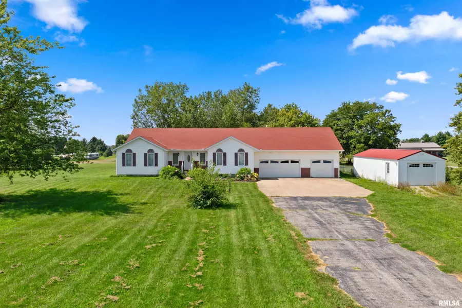 1131 N NOFSINGER RD, Metamora, IL 61548