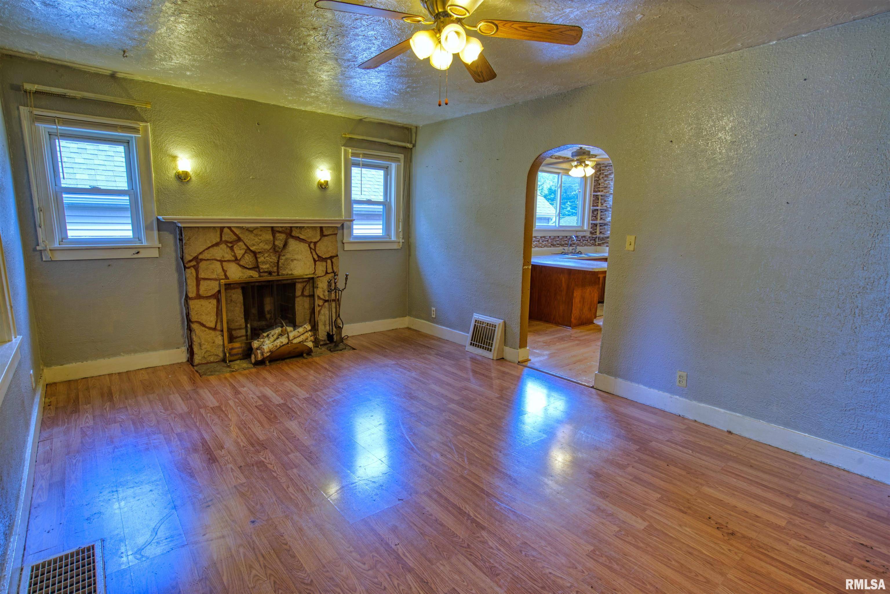 Creve Coeur, IL 61610,502 S STEWART ST