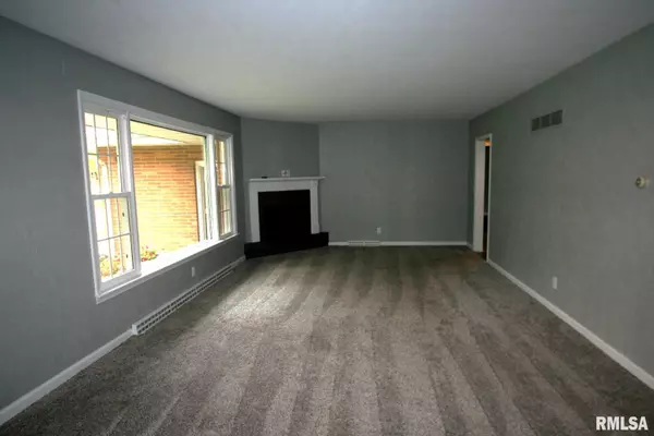 Mackinaw, IL 61755,307 S TAZEWELL ST