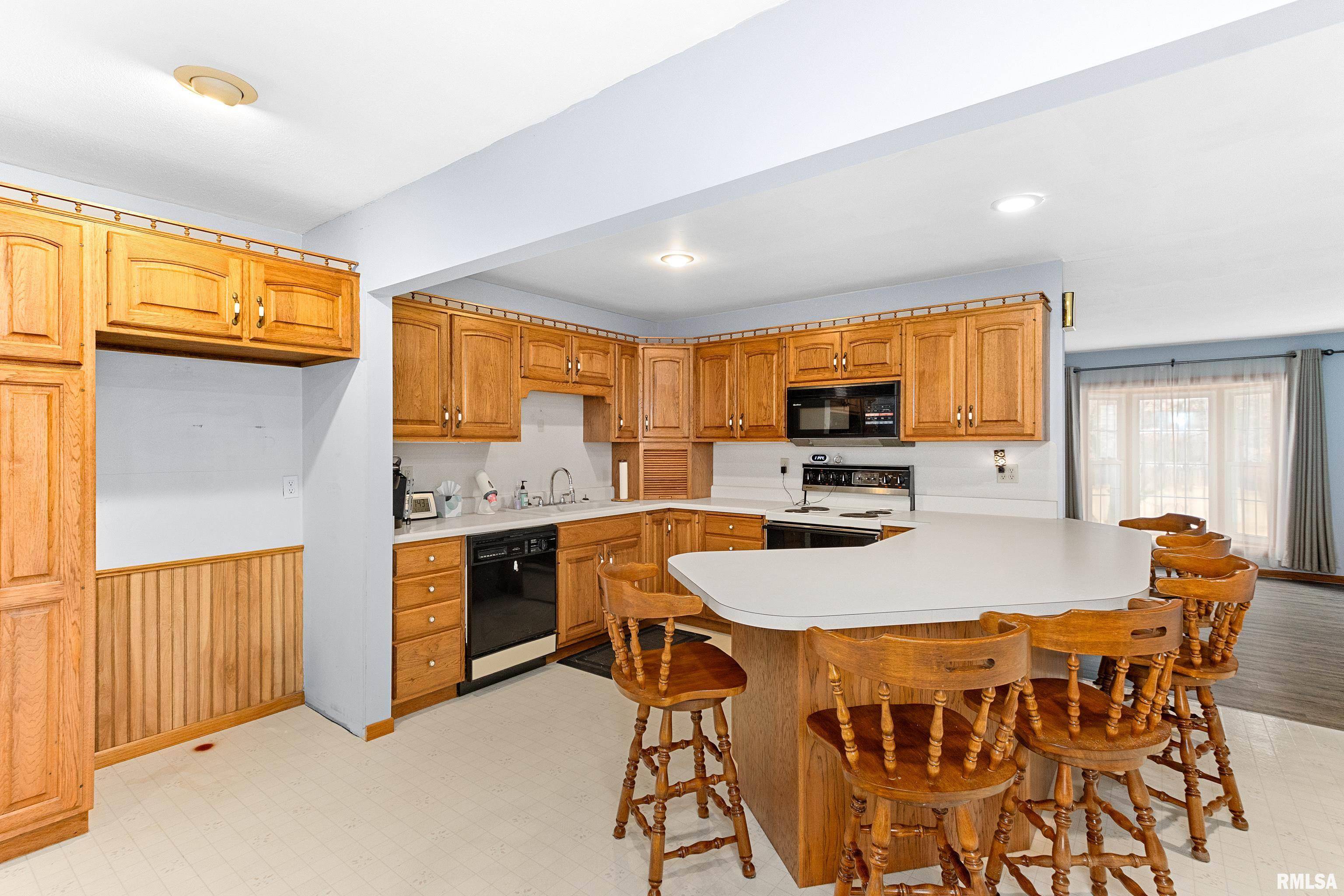 Pekin, IL 61554,1716 COLUMBUS DR