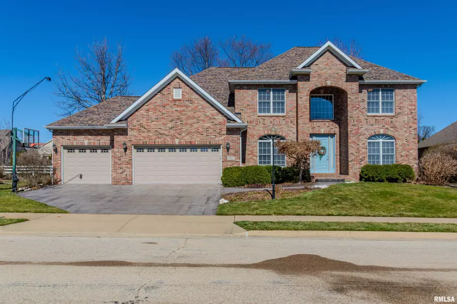 5807 W EAGLECREEK DR, Peoria, IL 61615