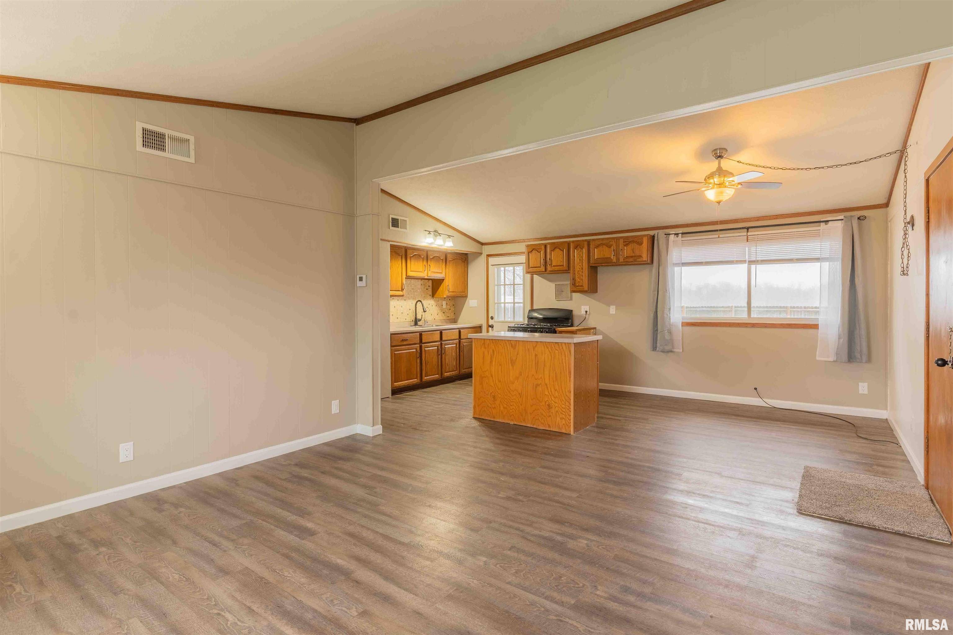Wataga, IL 61488,176 LAKEVIEW DR