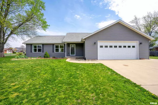 2802 DEVERON CIR, Pekin, IL 61554