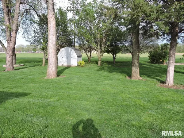 Pekin, IL 61554,2404 LAKESHORE DR #21