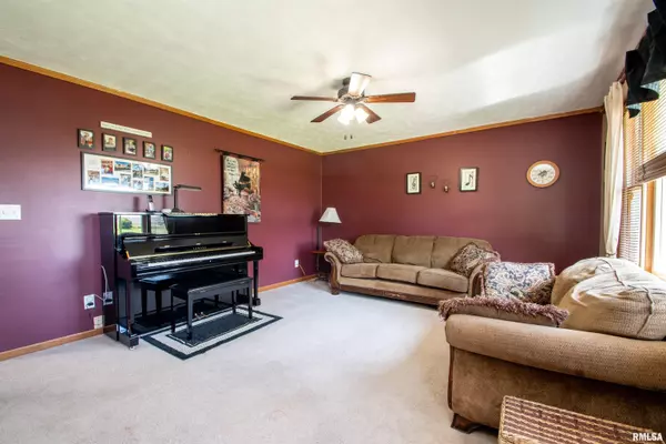 Toulon, IL 61483,8 ARROWHEAD DR