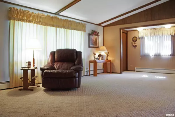 Toulon, IL 61483,404 N ELM ST