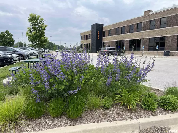 Peoria, IL 61614,6035 N KNOXVILLE AVE #203E