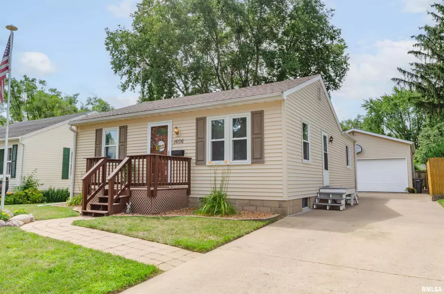 1606 HAMILTON ST, Pekin, IL 61554