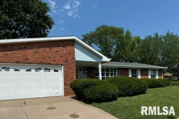 Peoria, IL 61614,7229 N WHIPPOORWILL LN