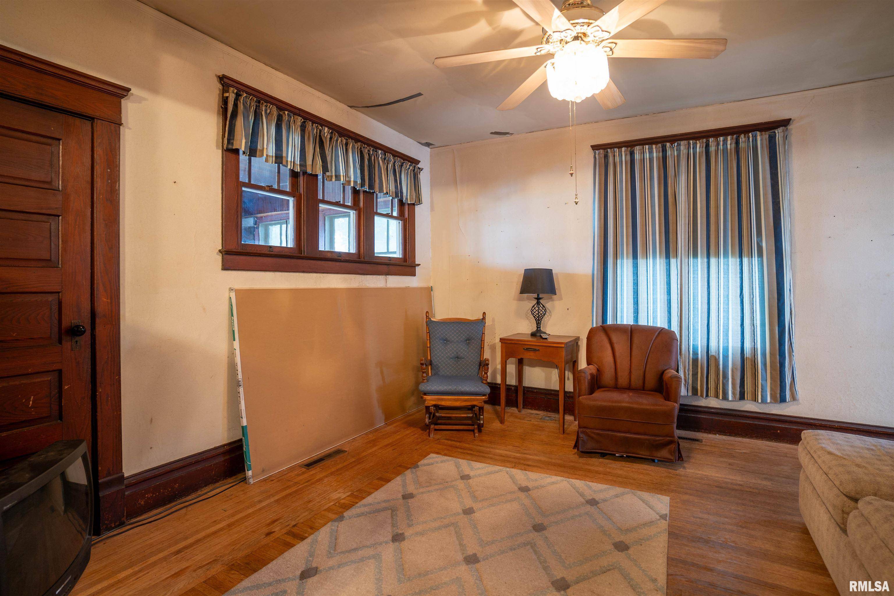 El Paso, IL 61738,464 W MAIN ST