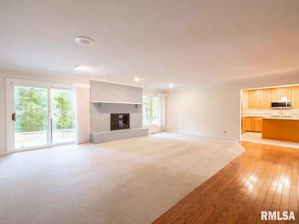Dunlap, IL 61525,326 W EAGLE NEST RD