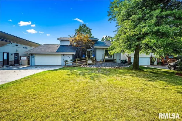 1163 SUNSET DR, East Peoria, IL 61611