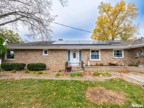 3 ROSEWOOD LN #B,  Pekin,  IL 61554
