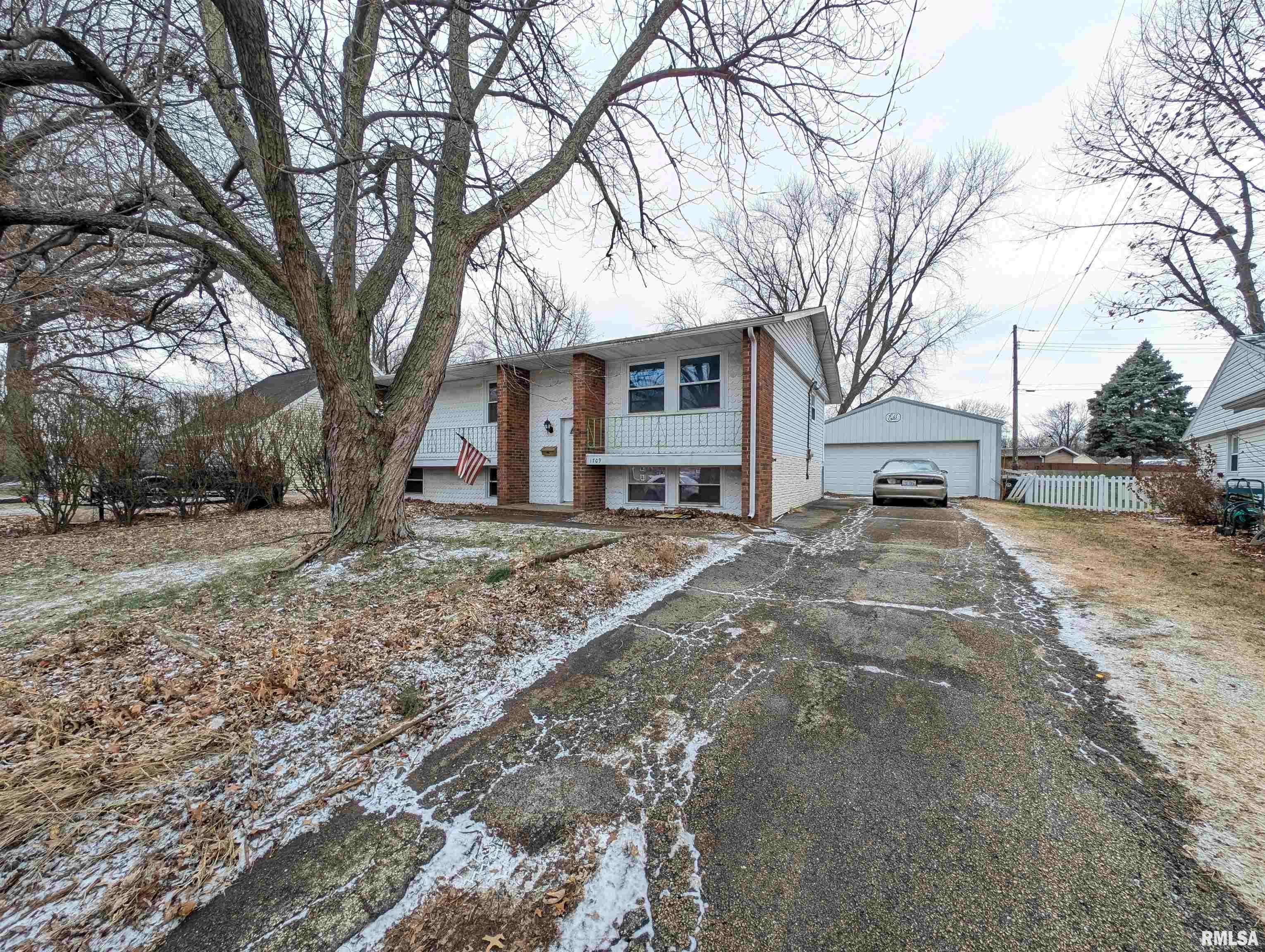 1709 FLORENCE AVE, Pekin, IL 61554