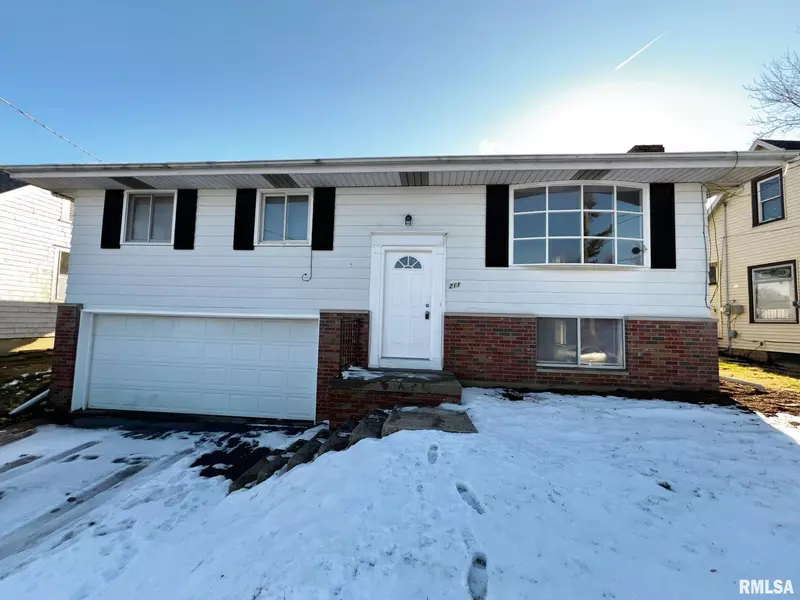 211 RANDOLPH AVE, East Peoria, IL 61611