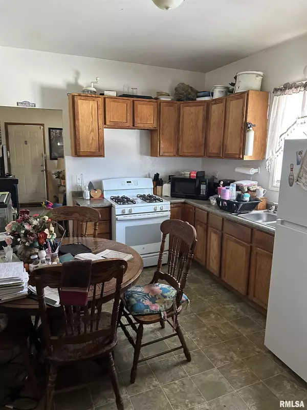 Peoria, IL 61605,2316 W HOWETT ST