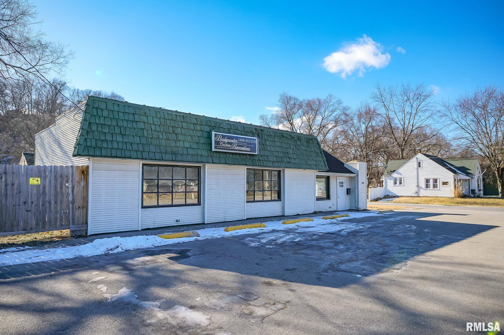 300 MEADOW AVE, East Peoria, IL 61611