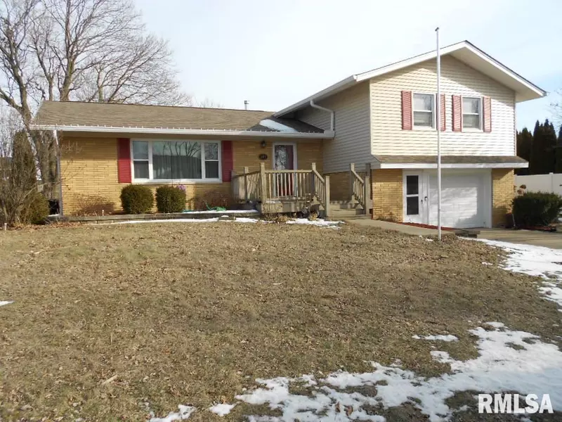 104 N HOWARD ST, Roanoke, IL 61561-9950