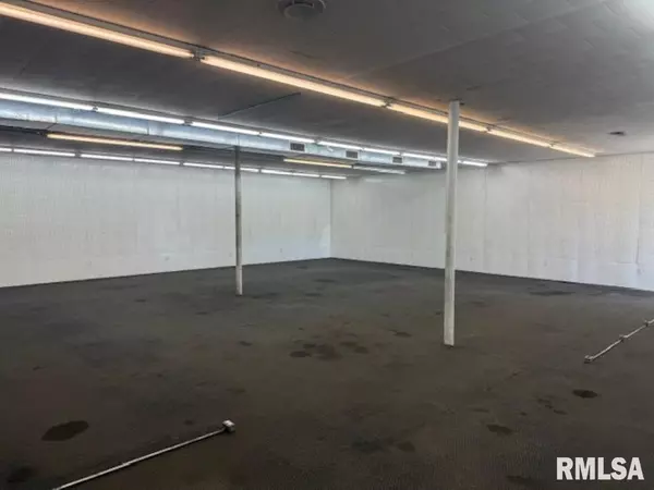 Eureka, IL 61530,105 W GRAHAM ST