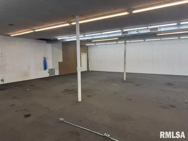 Eureka, IL 61530,105 W GRAHAM ST