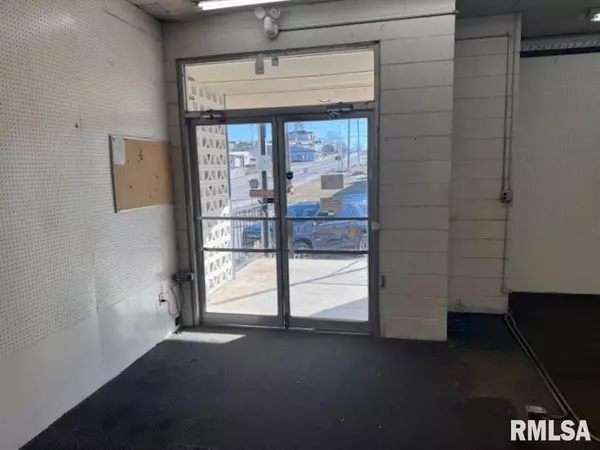 Eureka, IL 61530,105 W GRAHAM ST