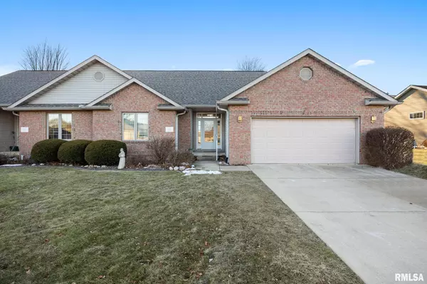 113 HICKORY LN, Pekin, IL 61554