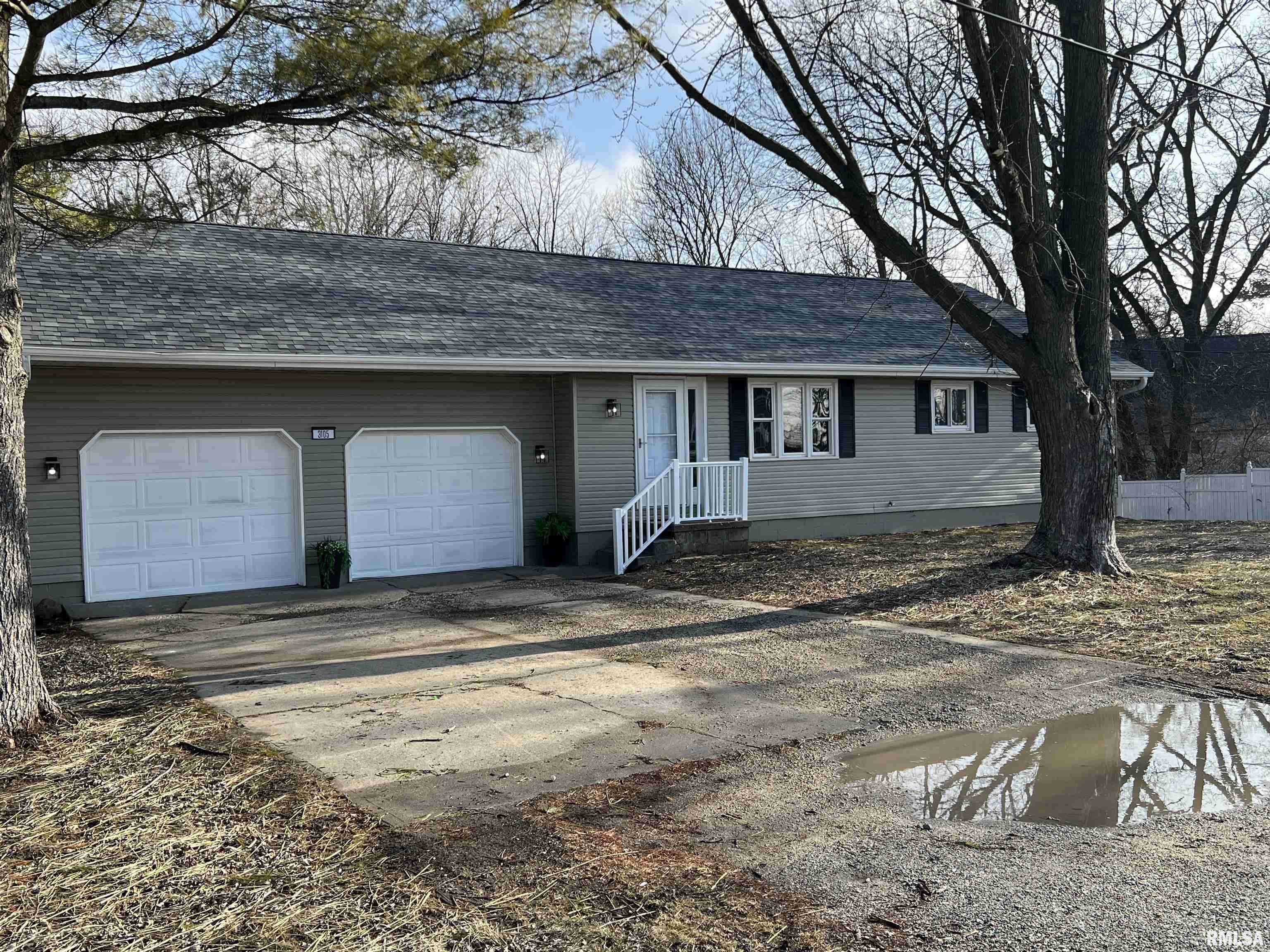 East Peoria, IL 61611,3105 BLOOMINGTON RD