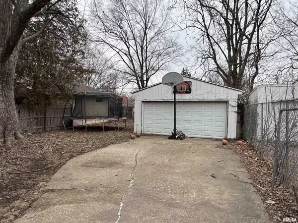 Peoria, IL 61604,2208 N SHERIDAN RD