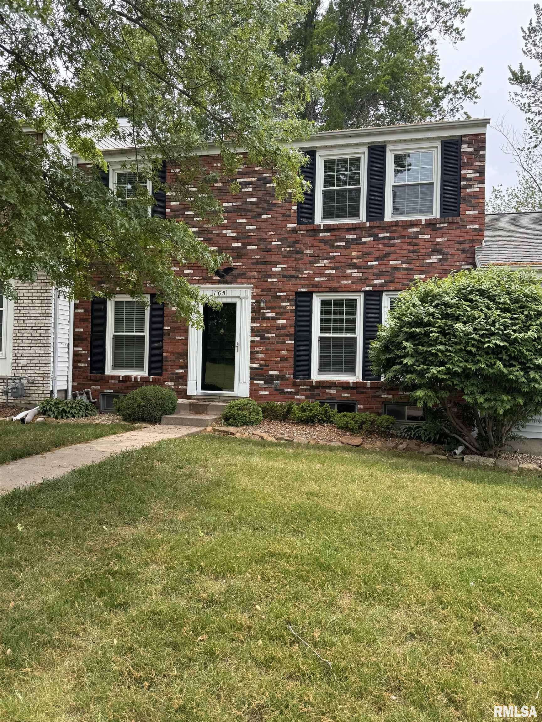 165 CARRIAGE HL, Macomb, IL 61455