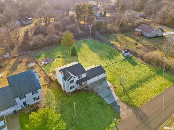 Mackinaw, IL 61755,125 HERITAGE DR