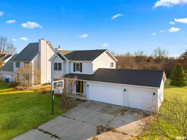 Mackinaw, IL 61755,125 HERITAGE DR