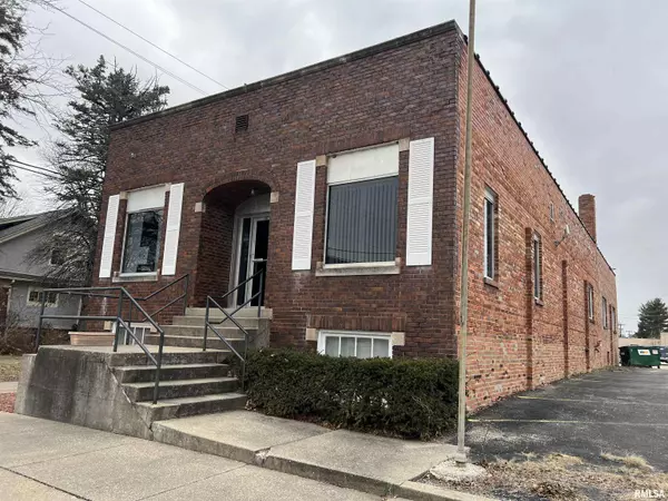 Macomb, IL 61455,210 S RANDOLPH ST