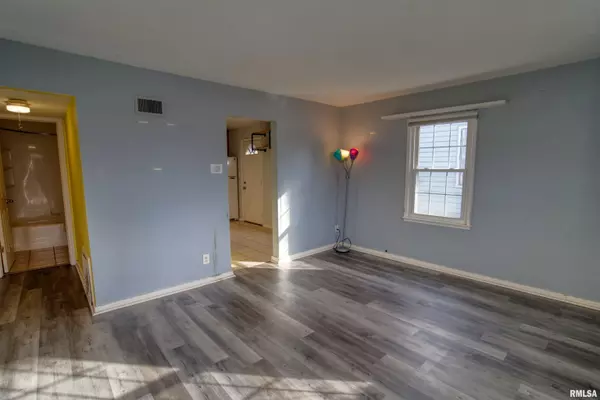 Peoria, IL 61603,907 E GIFT AVE