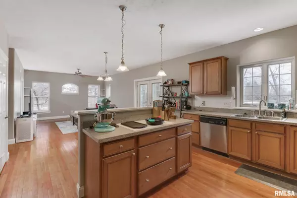 Bloomington, IL 61705,2202 Bloomingdale RD