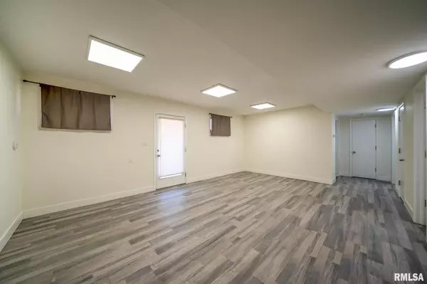 Tremont, IL 61568,324 S JAMES ST