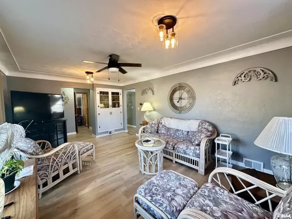 Pekin, IL 61554,1115 S 8TH ST