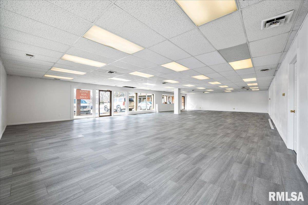 Peoria, IL 61614,4615 N UNIVERSITY ST