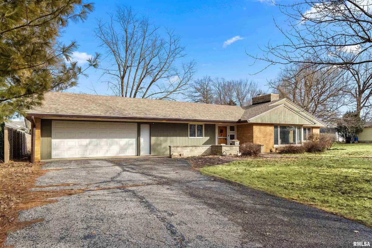 Elmwood, IL 61529,407 N LILAC ST