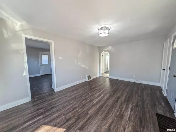 Creve Coeur, IL 61610,122 HOLLAND CT