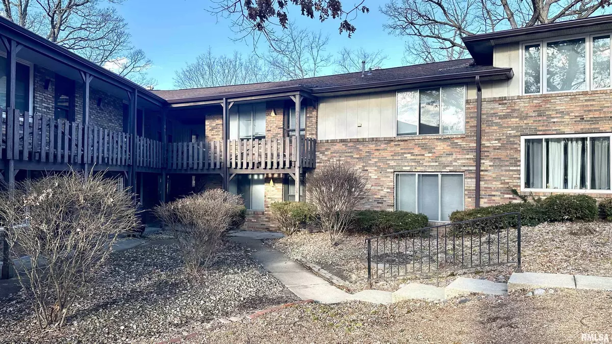 Peoria, IL 61614,169 E OAK CLIFF CT #108