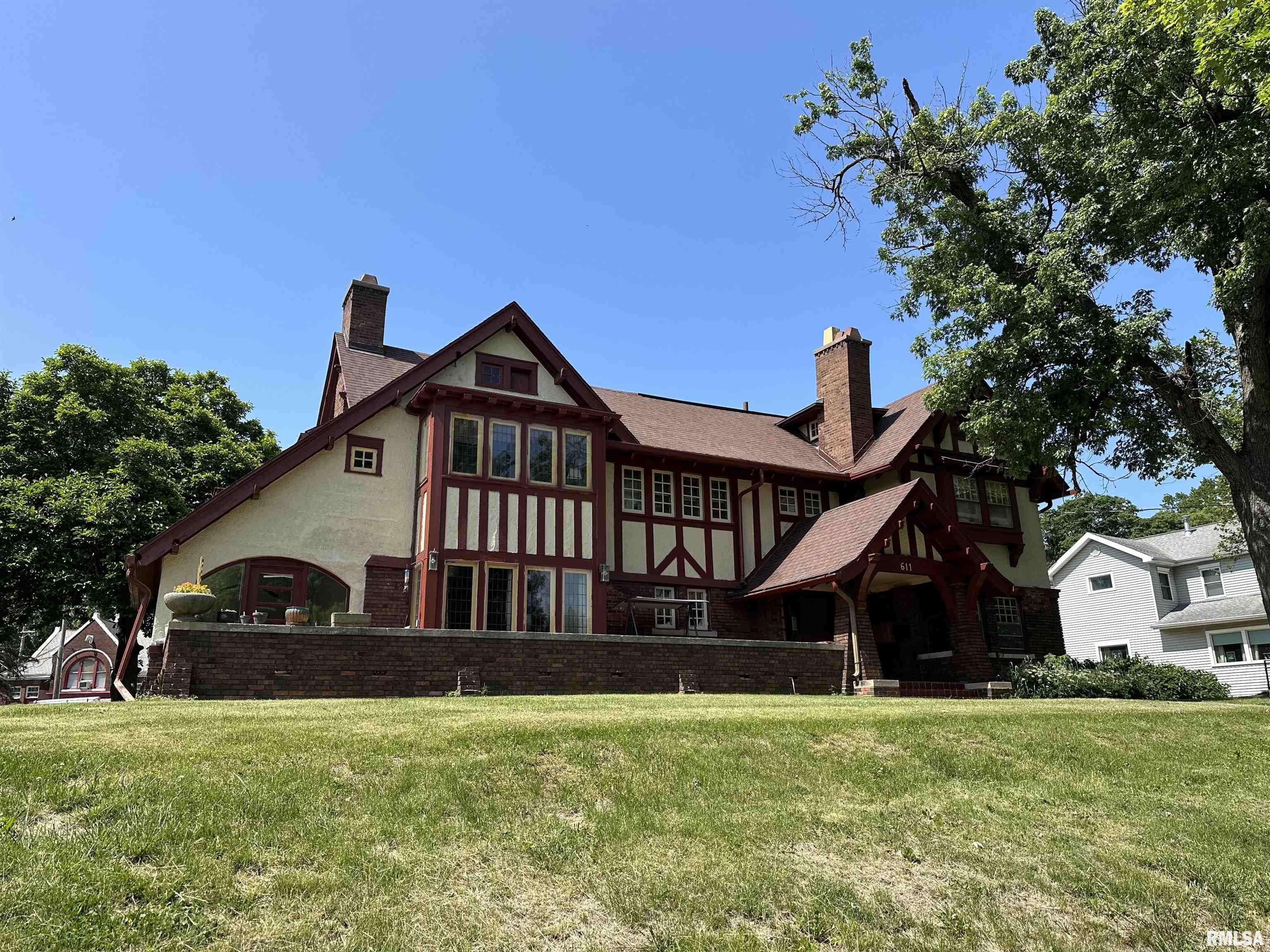 611 W HIGH ST, Peoria, IL 61606