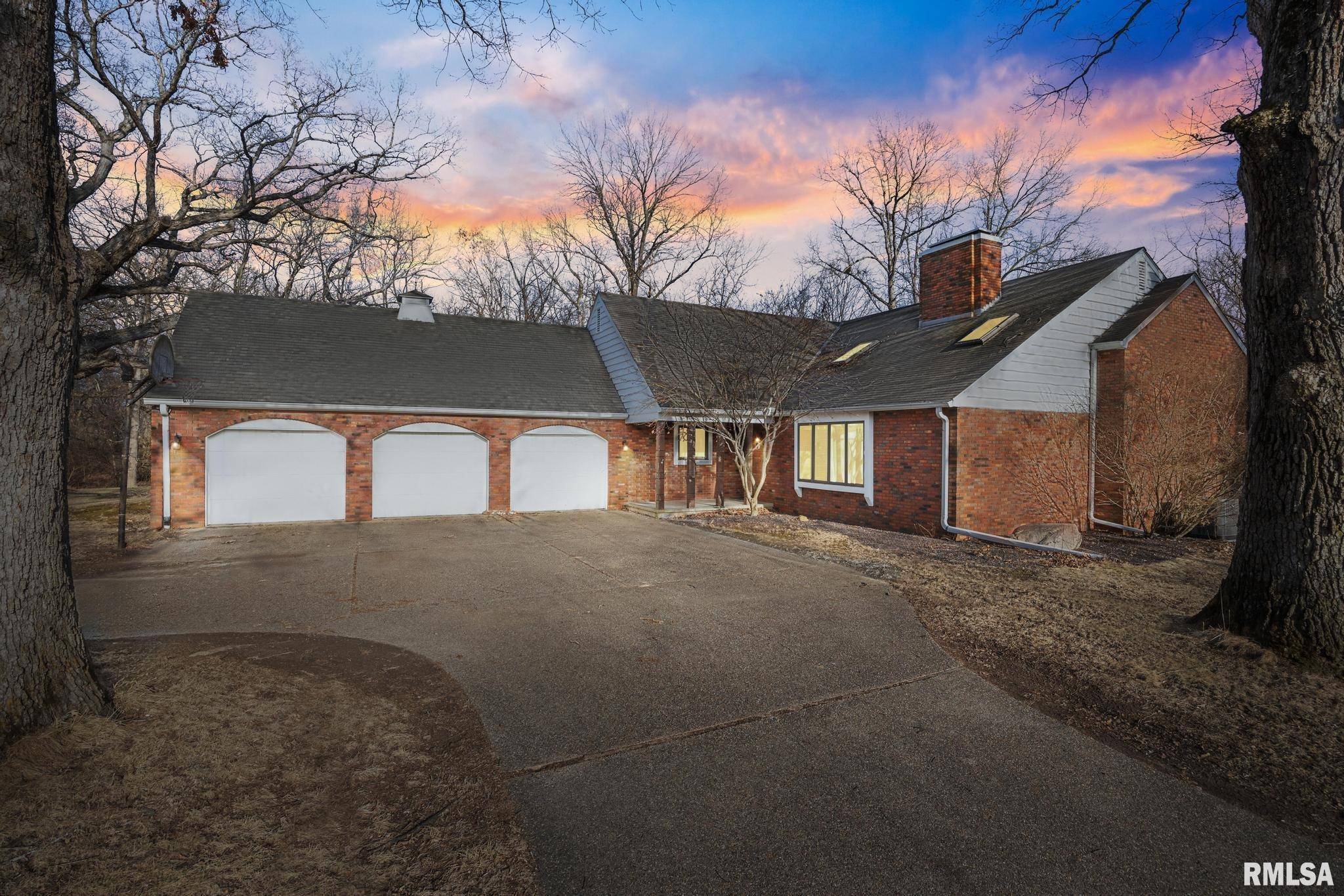 3516 N MARBLEWAY DR, Peoria, IL 61604