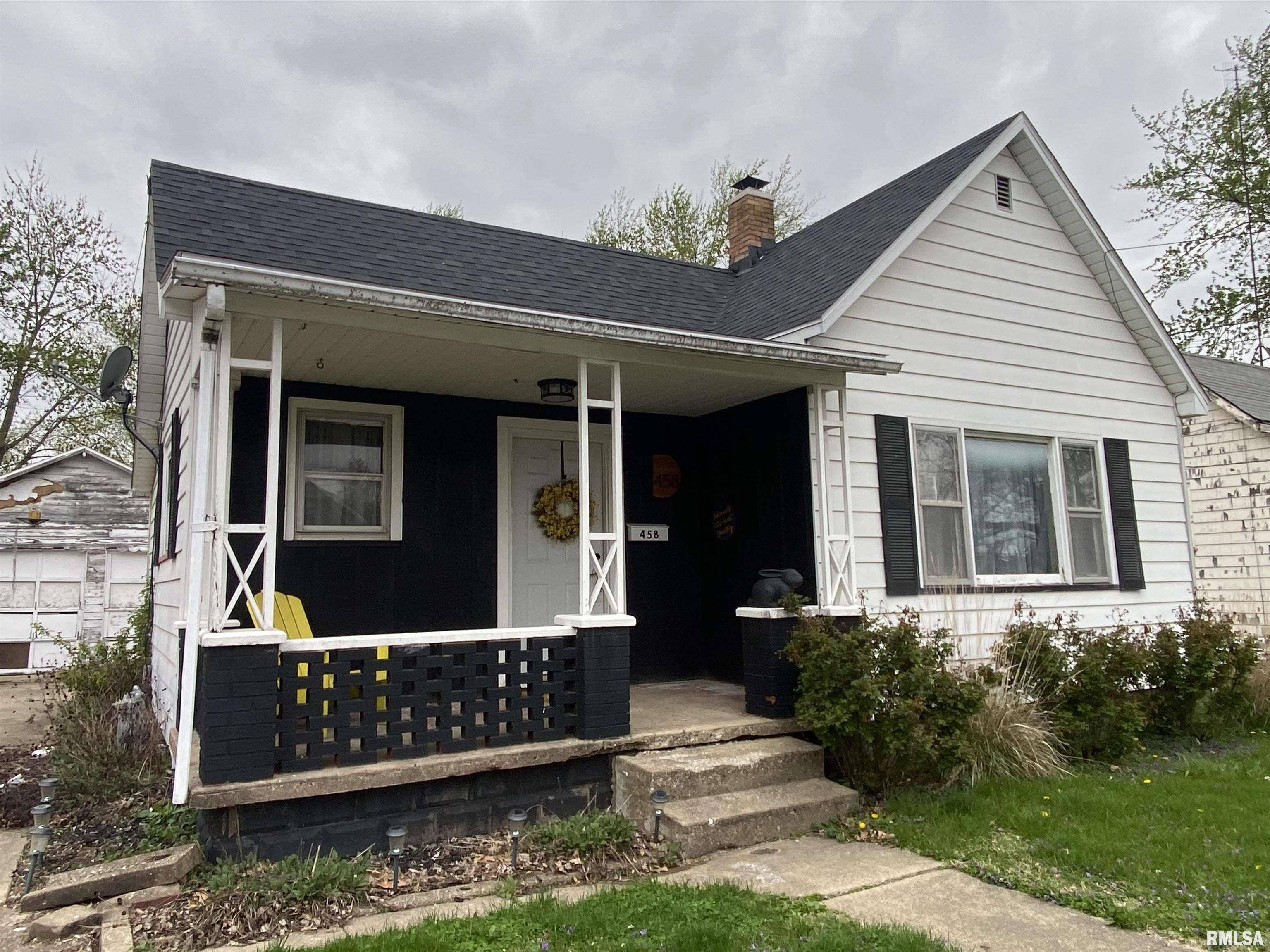Canton, IL 61520,458 N 8TH AVE