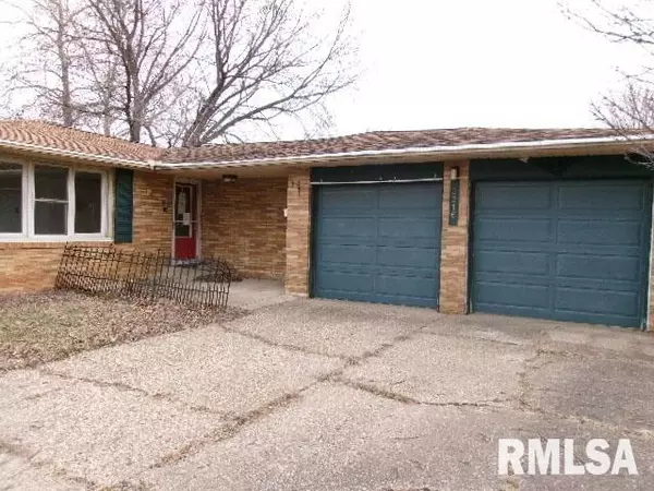 Pekin, IL 61554,2216 CRESTVIEW DR