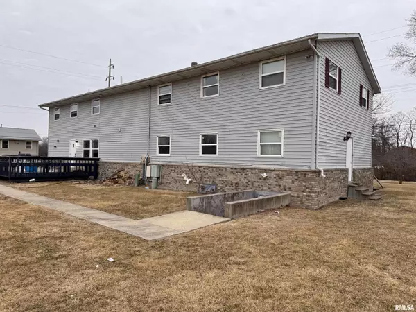Macomb, IL 61455,812 Wigwam Hollow RD