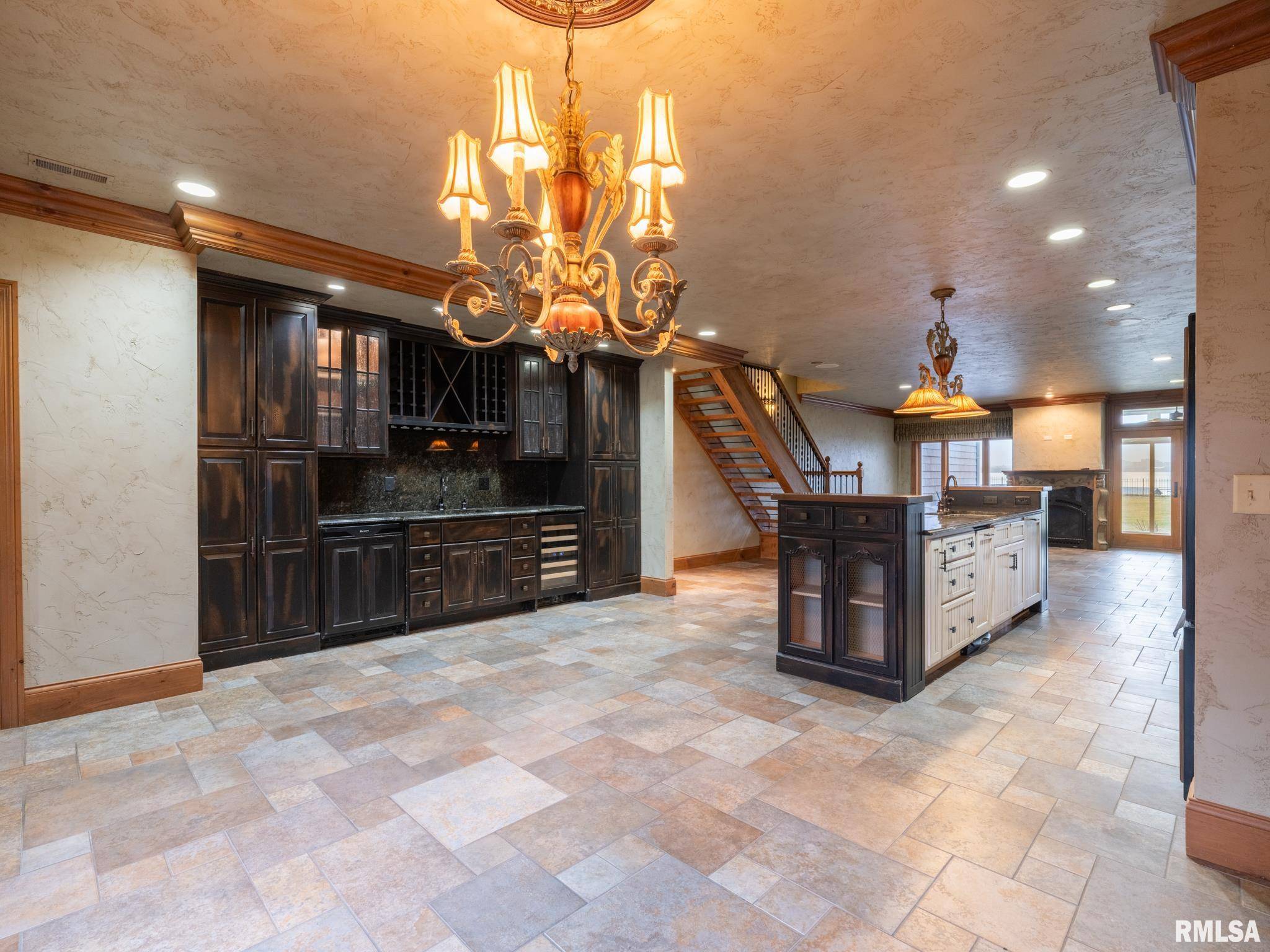 East Peoria, IL 61611,302 HARBOR POINTE DR