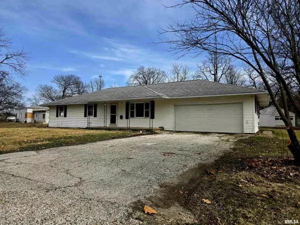 420 N MARION ST, Carthage, IL 62321