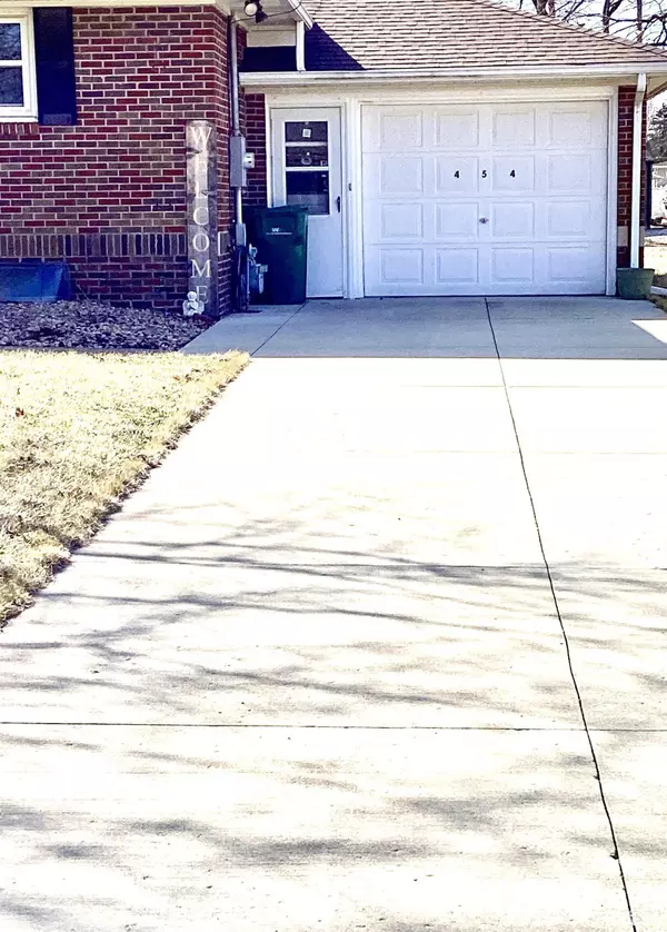 Farmington, IL 61531,454 E PROSPECT ST