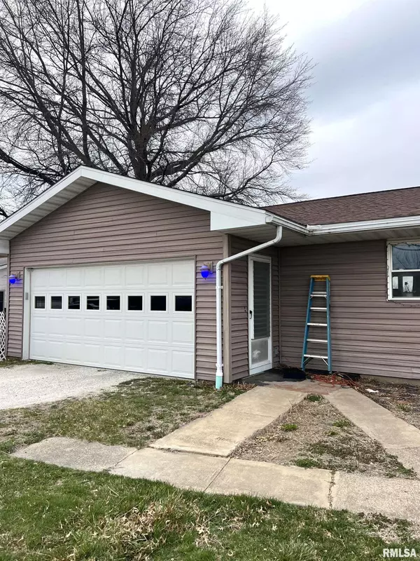 Astoria, IL 61501,1021 E BROADWAY ST